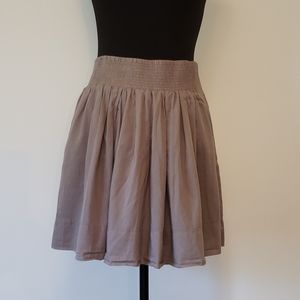 Light skirt with elastic waist